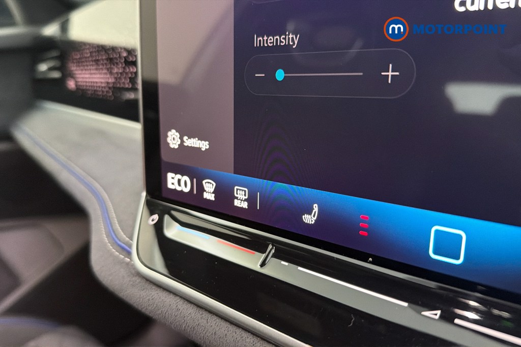 Volkswagen Passat R-Line Automatic Petrol Plug-In Hybrid Estate - Stock Number (1661968) - 14th supplementary image