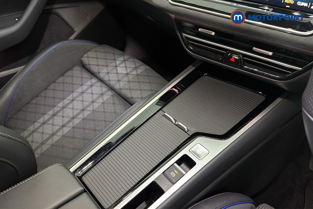 Volkswagen Passat R-Line Automatic Petrol Plug-In Hybrid Estate - Stock Number (1661968) - 15th supplementary image