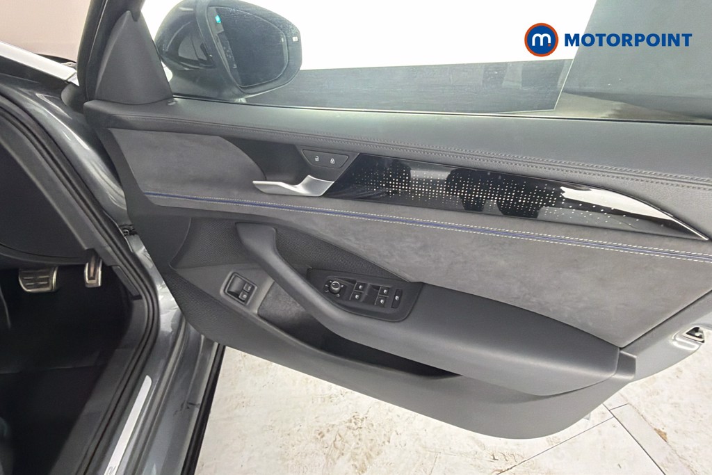 Volkswagen Passat R-Line Automatic Petrol Plug-In Hybrid Estate - Stock Number (1661968) - 19th supplementary image