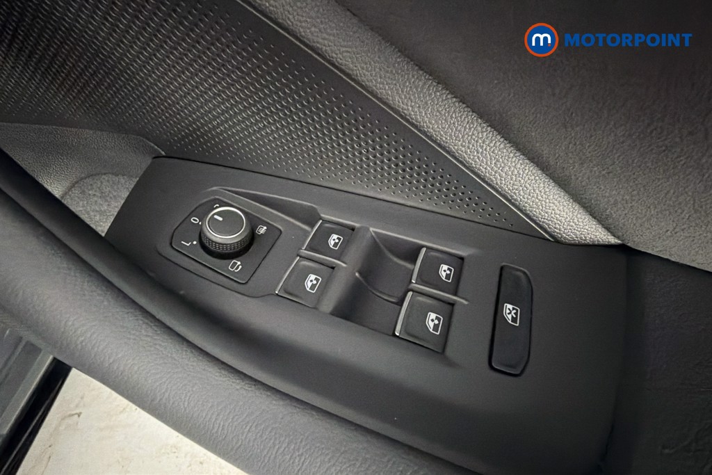 Volkswagen Passat R-Line Automatic Petrol Plug-In Hybrid Estate - Stock Number (1661968) - 20th supplementary image