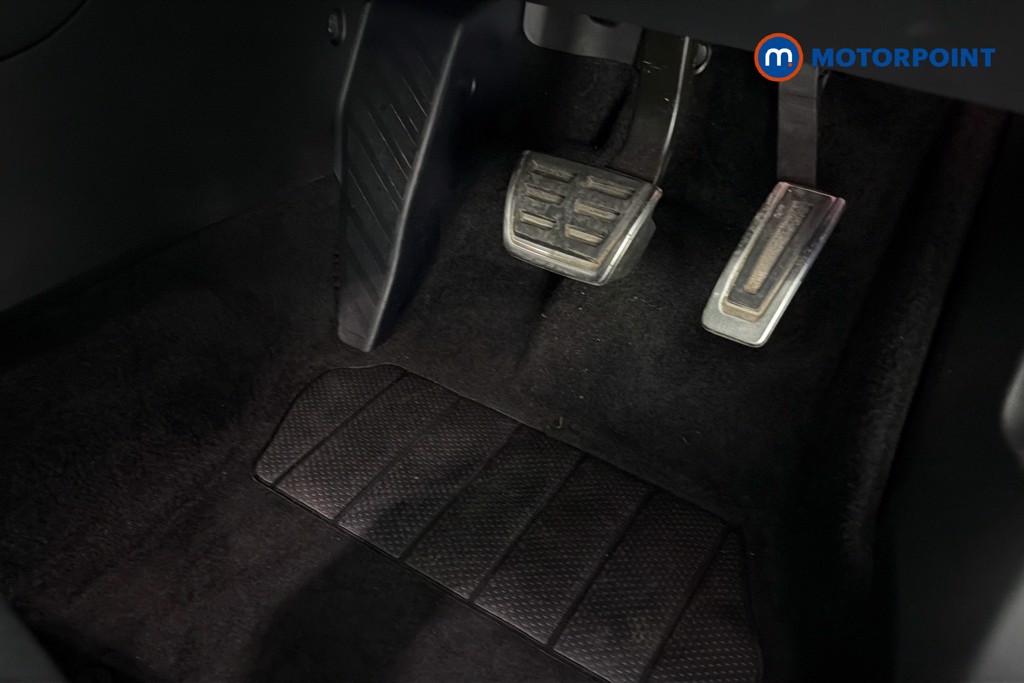 Volkswagen Passat R-Line Automatic Petrol Plug-In Hybrid Estate - Stock Number (1661968) - 27th supplementary image