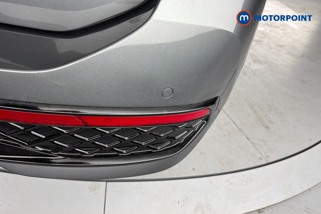 Volkswagen Passat R-Line Automatic Petrol Plug-In Hybrid Estate - Stock Number (1661968) - 40th supplementary image