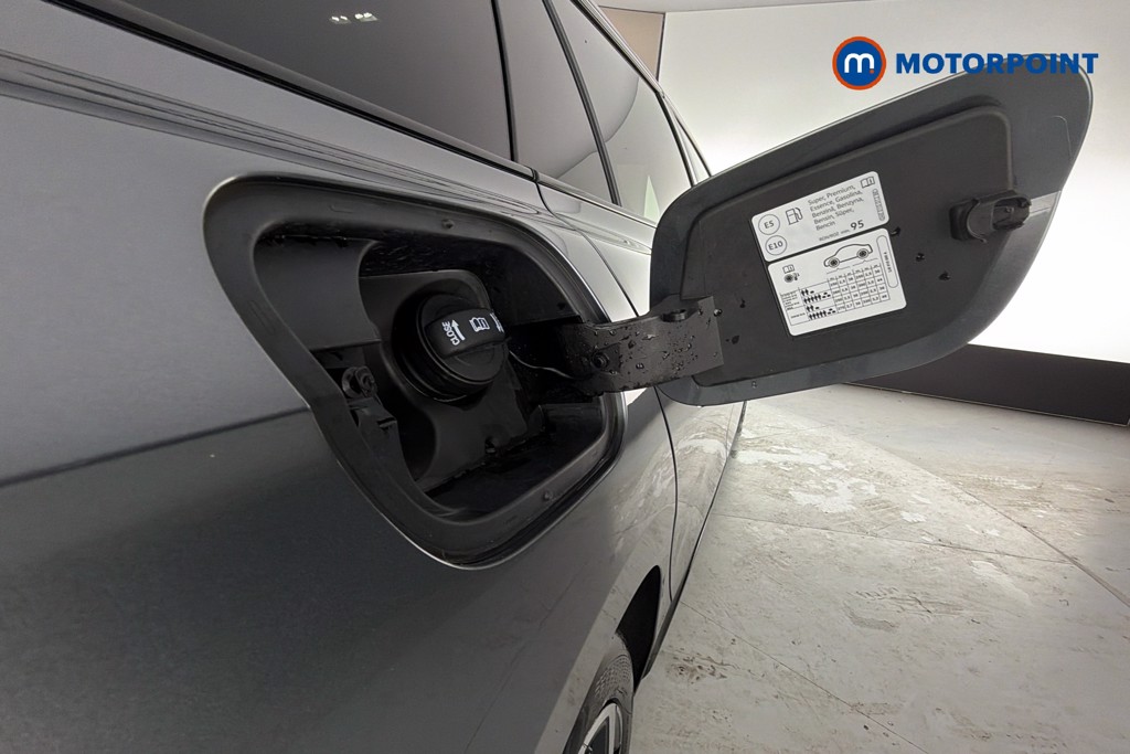 Volkswagen Passat R-Line Automatic Petrol Plug-In Hybrid Estate - Stock Number (1661968) - 41st supplementary image