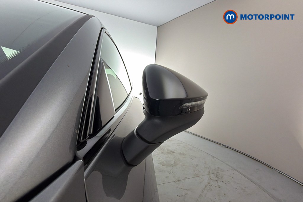 Volkswagen Passat R-Line Automatic Petrol Plug-In Hybrid Estate - Stock Number (1661968) - 43rd supplementary image