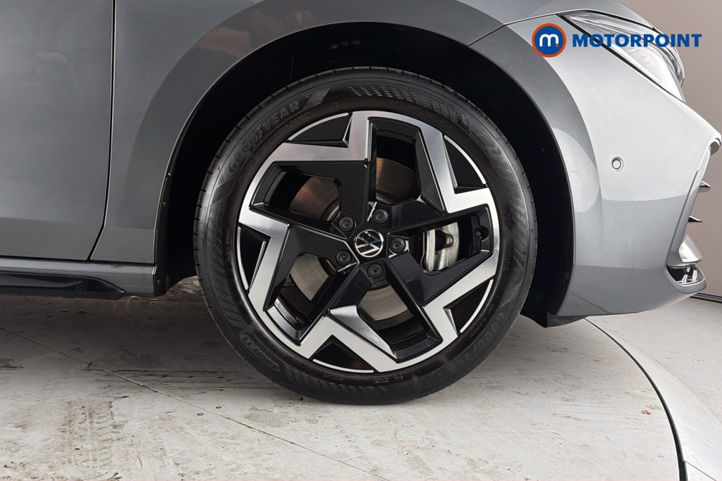 Volkswagen Passat R-Line Automatic Petrol Plug-In Hybrid Estate - Stock Number (1661968) - 50th supplementary image