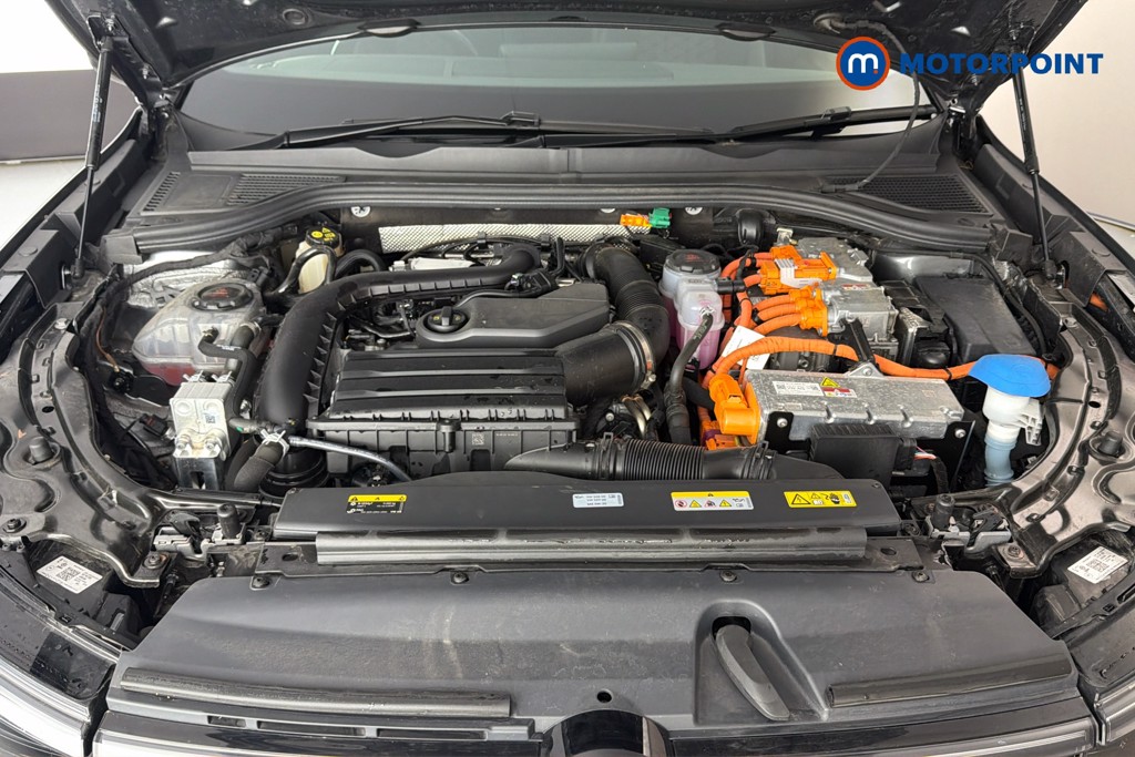 Volkswagen Passat R-Line Automatic Petrol Plug-In Hybrid Estate - Stock Number (1661968) - 51st supplementary image