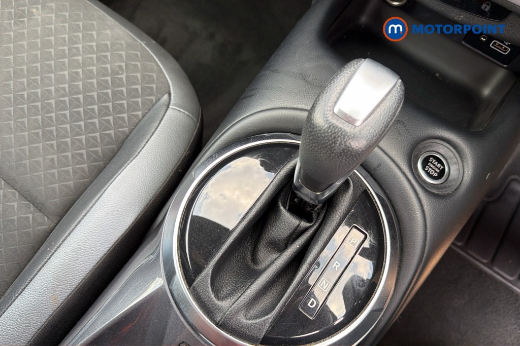 Nissan Juke N-Connecta Automatic Petrol SUV - Stock Number (1632895) - 15th supplementary image