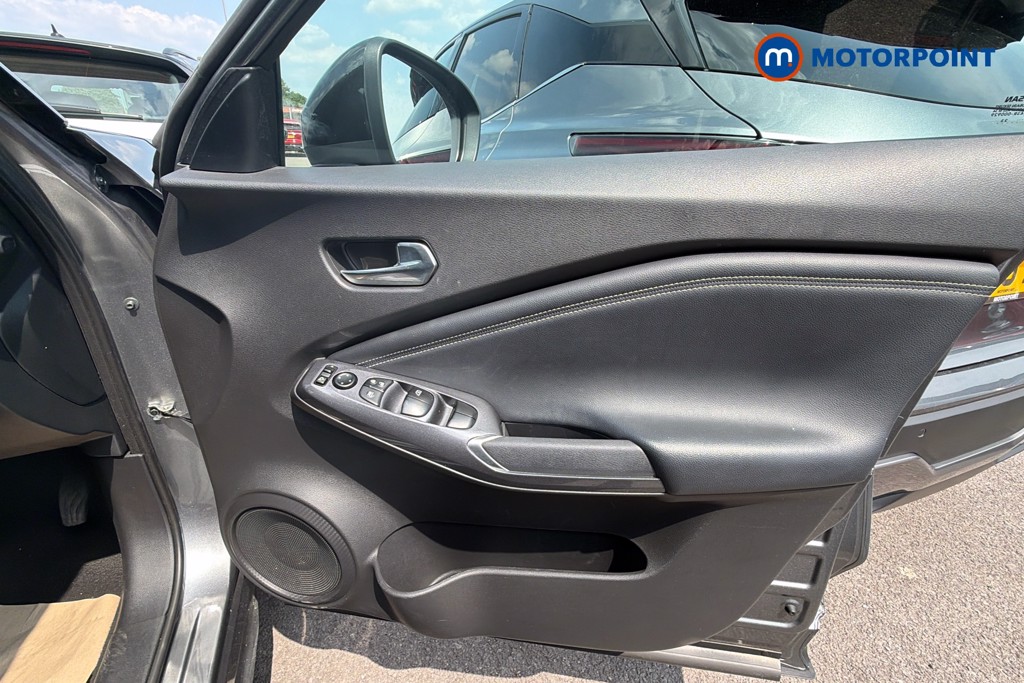 Nissan Juke N-Connecta Automatic Petrol SUV - Stock Number (1632895) - 19th supplementary image