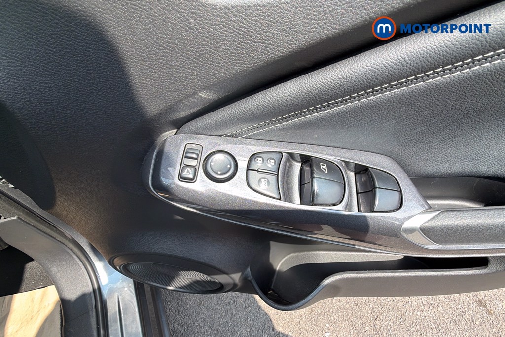 Nissan Juke N-Connecta Automatic Petrol SUV - Stock Number (1632895) - 20th supplementary image