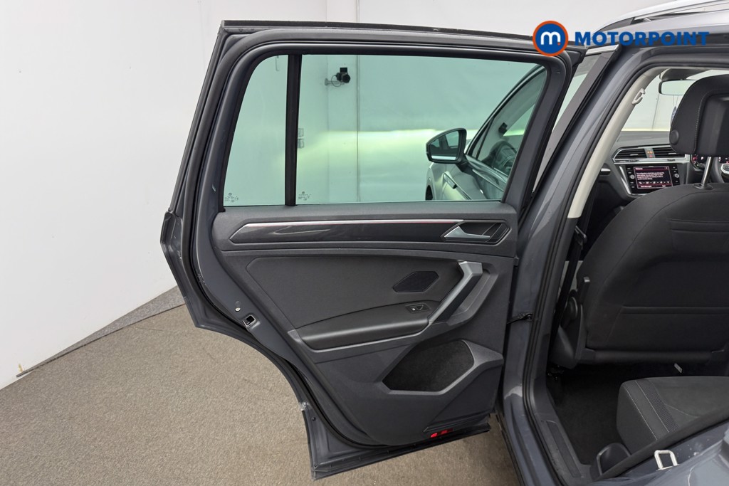 Volkswagen Tiguan Elegance Automatic Petrol SUV - Stock Number (1652048) - 8th supplementary image
