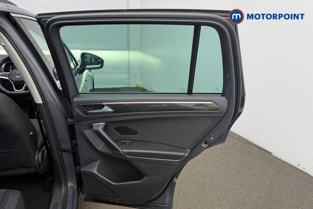 Volkswagen Tiguan Elegance Automatic Petrol SUV - Stock Number (1652048) - 17th supplementary image