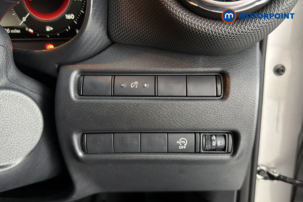 Nissan Juke N-Connecta Manual Petrol SUV - Stock Number (1655816) - 11th supplementary image