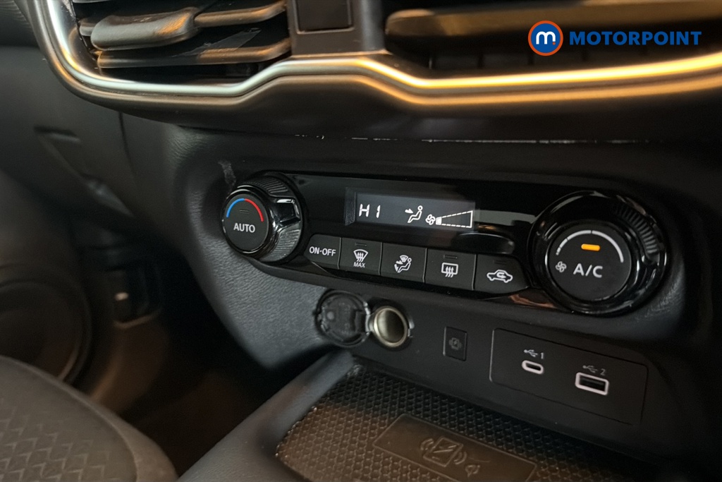 Nissan Juke N-Connecta Manual Petrol SUV - Stock Number (1655816) - 12th supplementary image