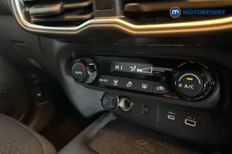 Nissan Juke N-Connecta Manual Petrol SUV - Stock Number (1655816) - 12th supplementary image