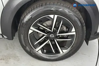Nissan Juke N-Connecta Manual Petrol SUV - Stock Number (1655816) - 47th supplementary image