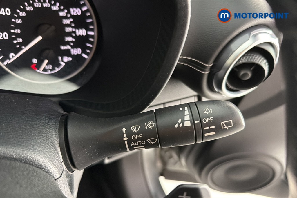 Nissan Juke N-Connecta Automatic Petrol SUV - Stock Number (1655891) - 6th supplementary image