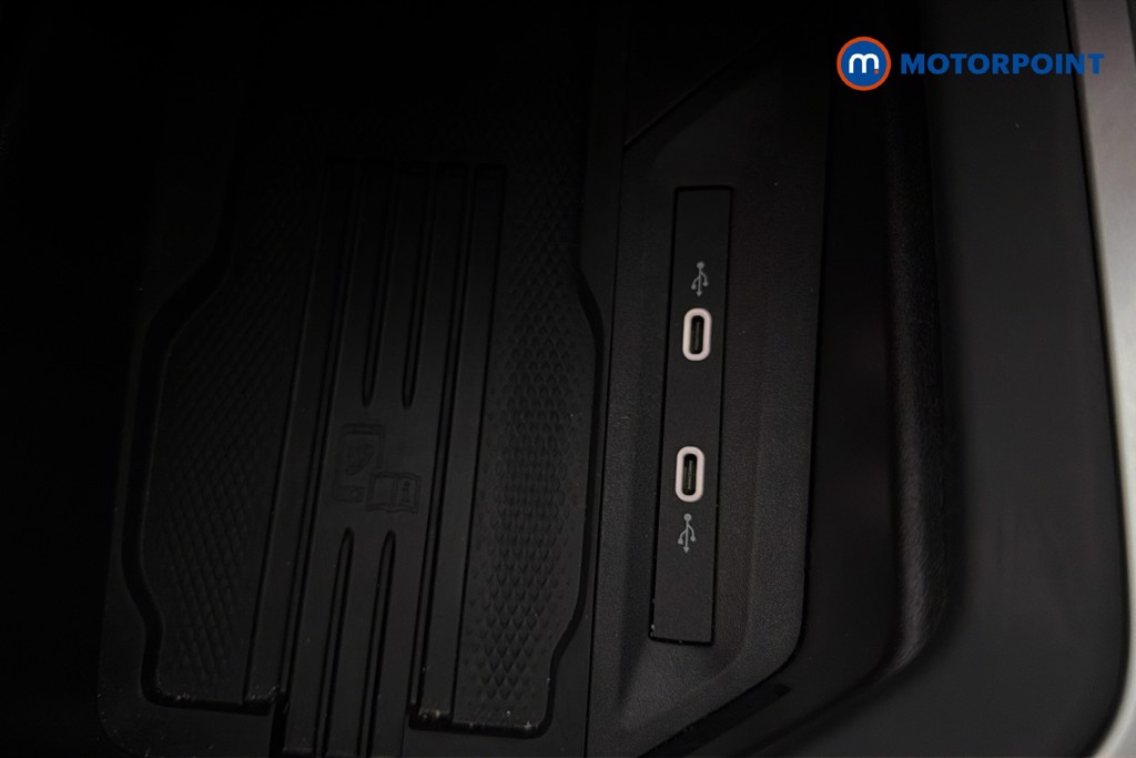 Volkswagen Passat Life Automatic Petrol Plug-In Hybrid Estate - Stock Number (1656631) - 17th supplementary image