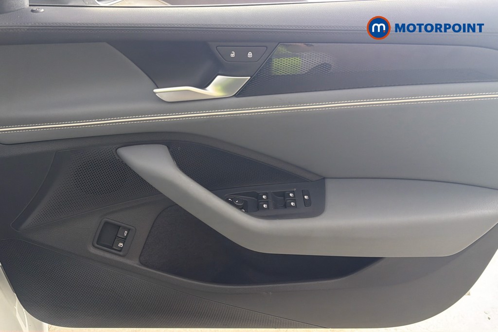 Volkswagen Passat Life Automatic Petrol Plug-In Hybrid Estate - Stock Number (1656631) - 19th supplementary image