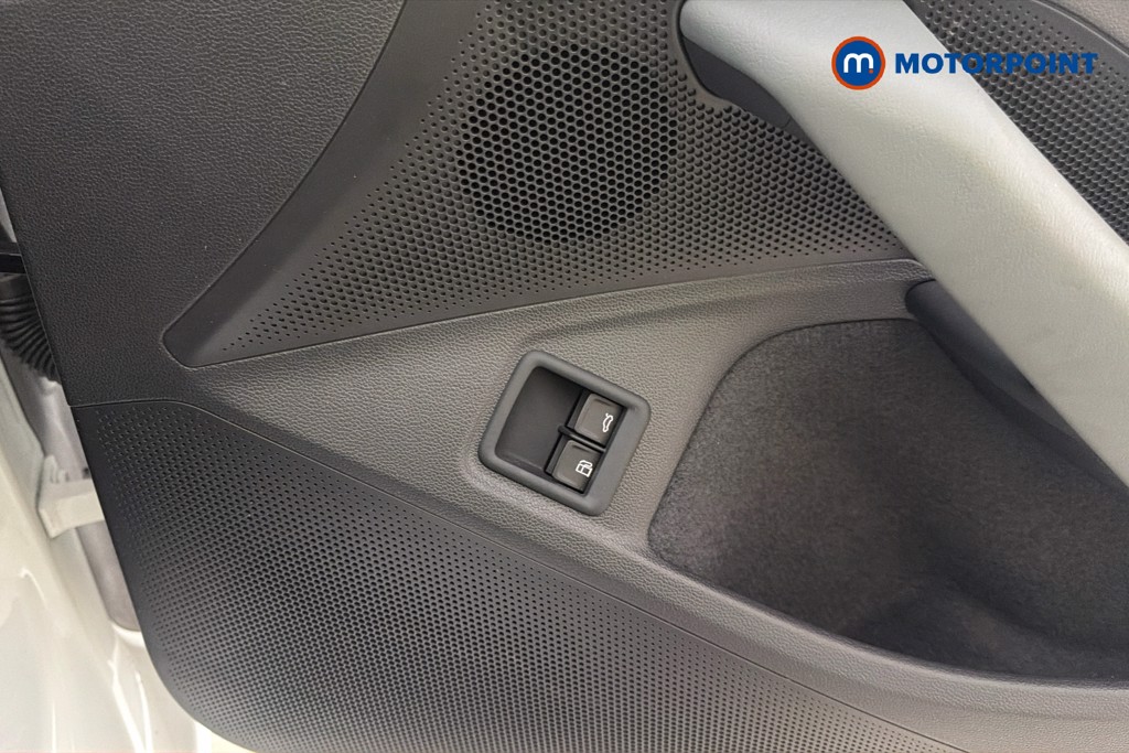 Volkswagen Passat Life Automatic Petrol Plug-In Hybrid Estate - Stock Number (1656631) - 21st supplementary image