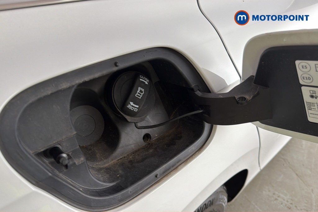 Volkswagen Passat Life Automatic Petrol Plug-In Hybrid Estate - Stock Number (1656631) - 41st supplementary image