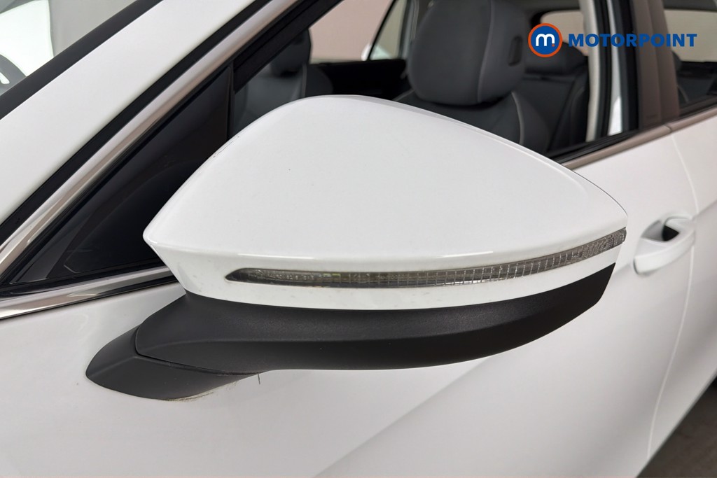 Volkswagen Passat Life Automatic Petrol Plug-In Hybrid Estate - Stock Number (1656631) - 43rd supplementary image