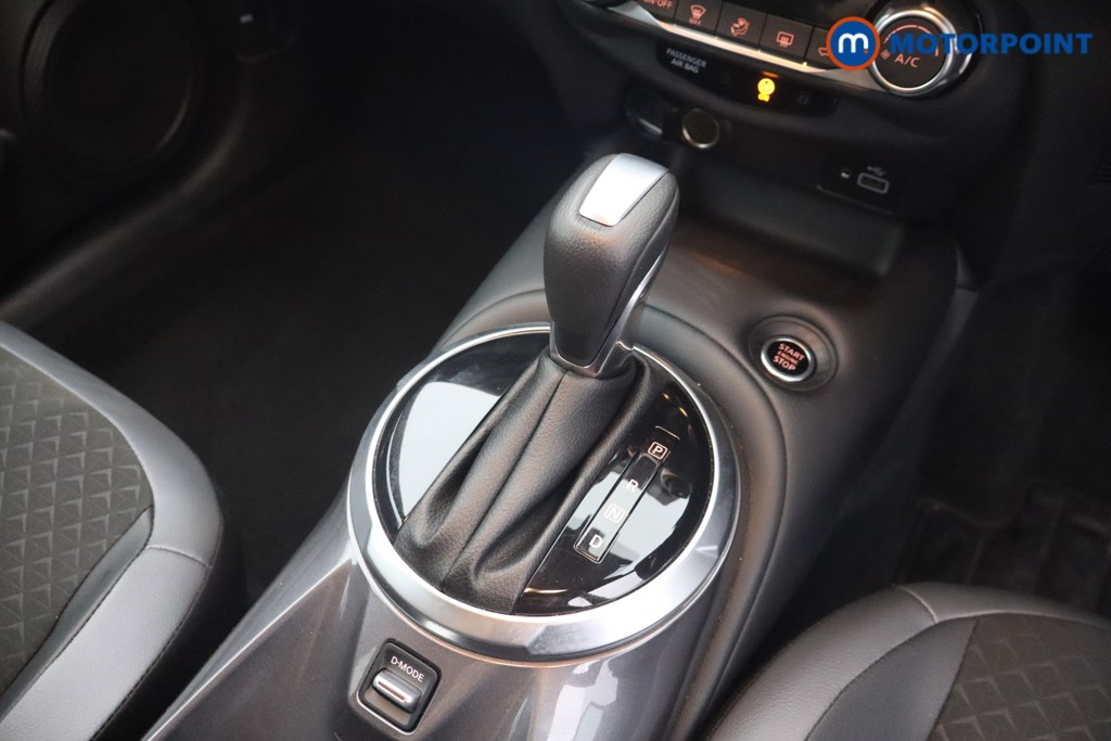 Nissan Juke N-Connecta Automatic Petrol SUV - Stock Number (1657345) - 4th supplementary image