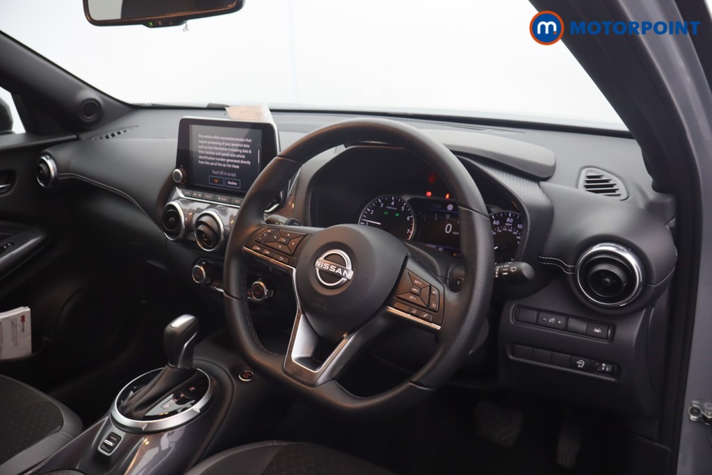 Nissan Juke N-Connecta Automatic Petrol SUV - Stock Number (1657345) - 1st supplementary image