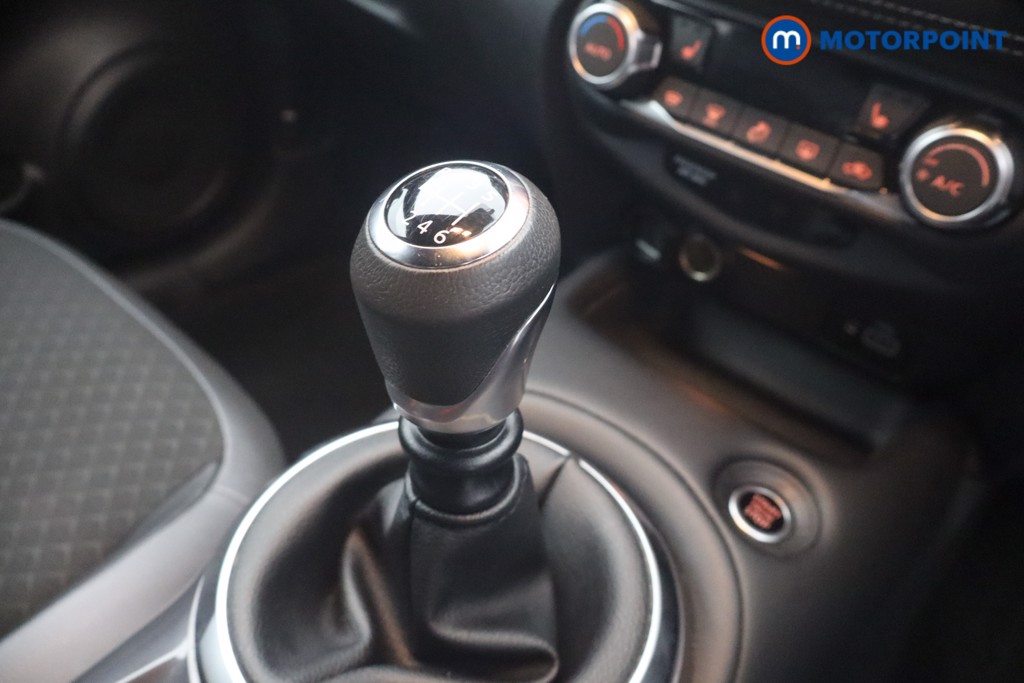 Nissan Juke N-Connecta Manual Petrol SUV - Stock Number (1658480) - 4th supplementary image