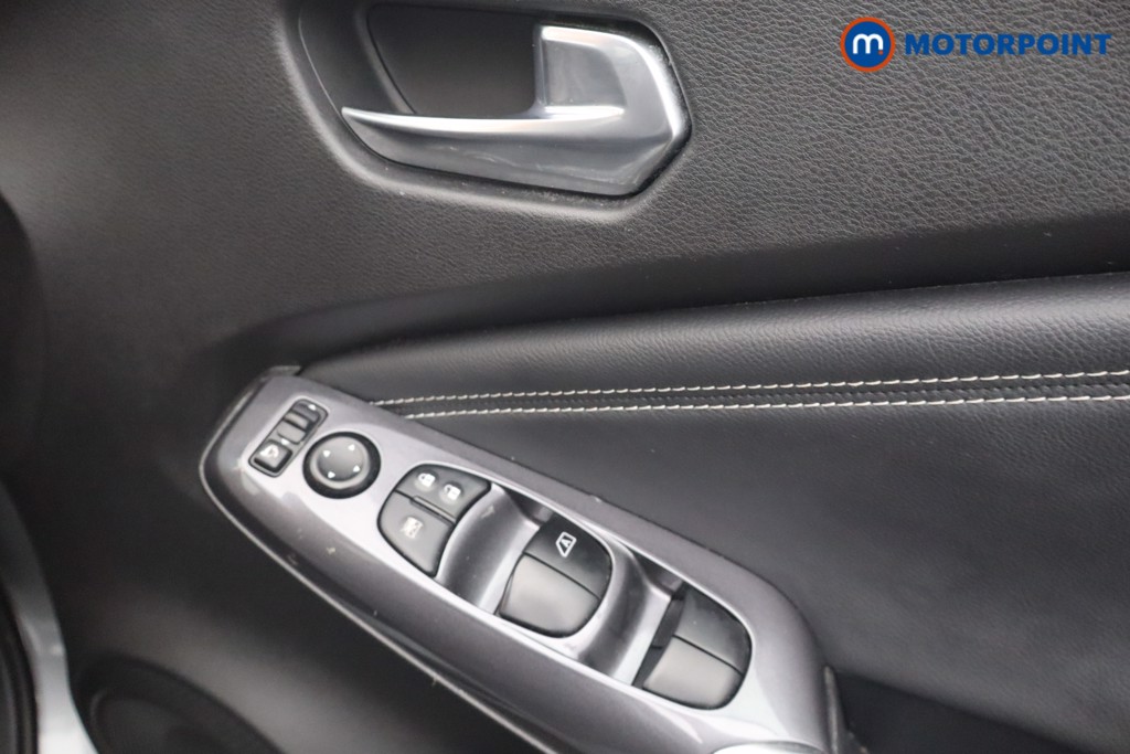 Nissan Juke N-Connecta Manual Petrol SUV - Stock Number (1658480) - 9th supplementary image