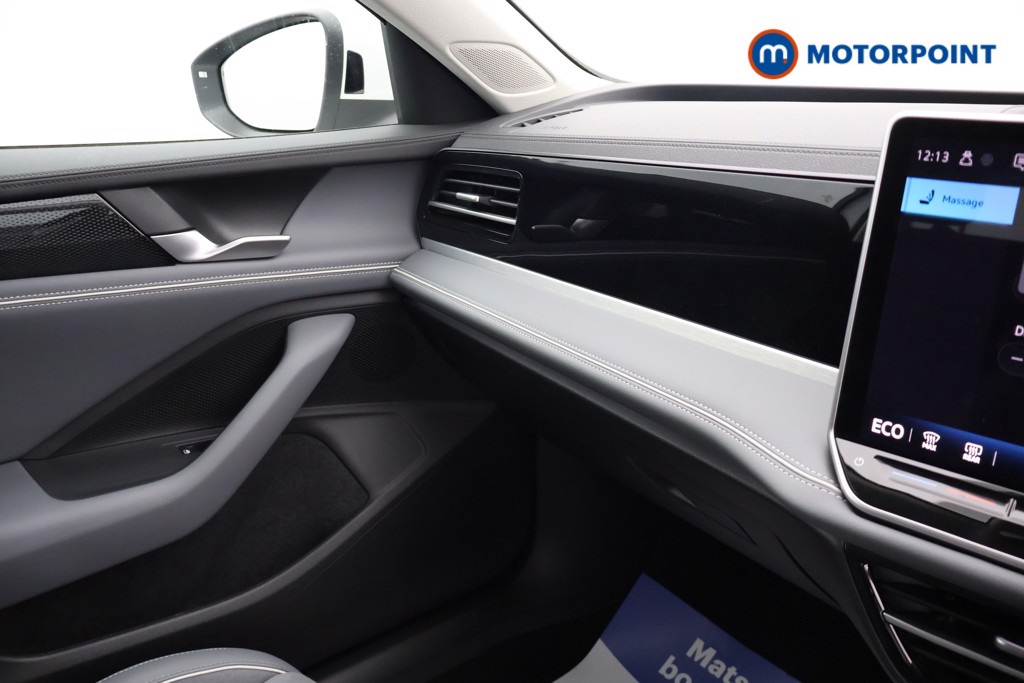 Volkswagen Passat Life Automatic Petrol Plug-In Hybrid Estate - Stock Number (1659614) - 11th supplementary image