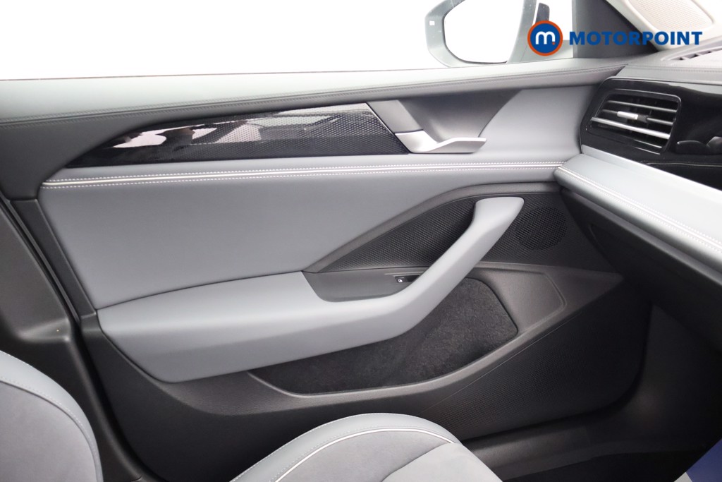 Volkswagen Passat Life Automatic Petrol Plug-In Hybrid Estate - Stock Number (1659614) - 12th supplementary image
