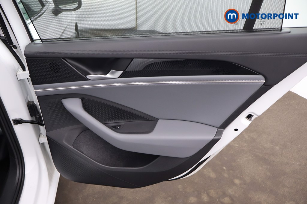Volkswagen Passat Life Automatic Petrol Plug-In Hybrid Estate - Stock Number (1659614) - 18th supplementary image
