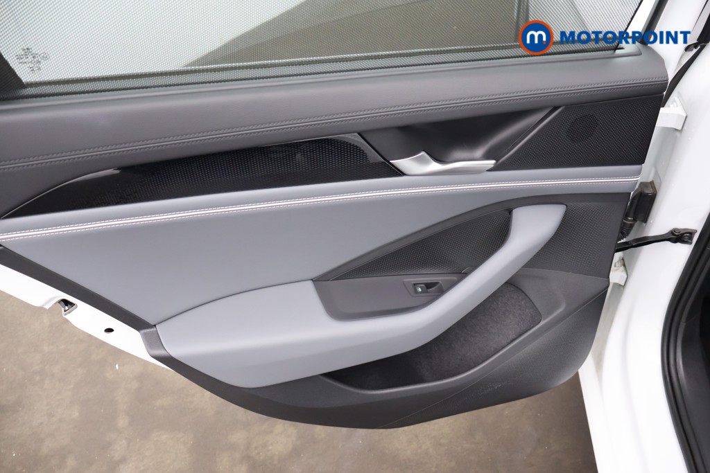Volkswagen Passat Life Automatic Petrol Plug-In Hybrid Estate - Stock Number (1659614) - 22nd supplementary image