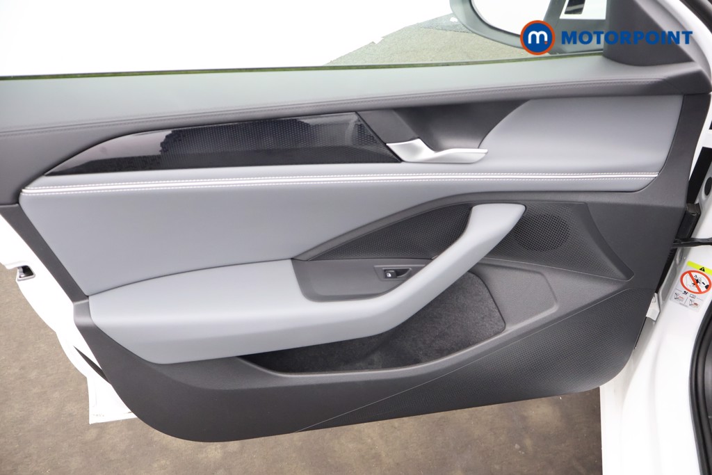 Volkswagen Passat Life Automatic Petrol Plug-In Hybrid Estate - Stock Number (1659614) - 24th supplementary image