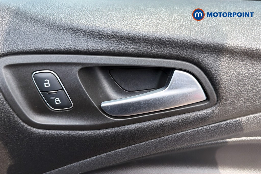 Ford Kuga St-Line Manual Petrol SUV - Stock Number (1660067) - 42nd supplementary image