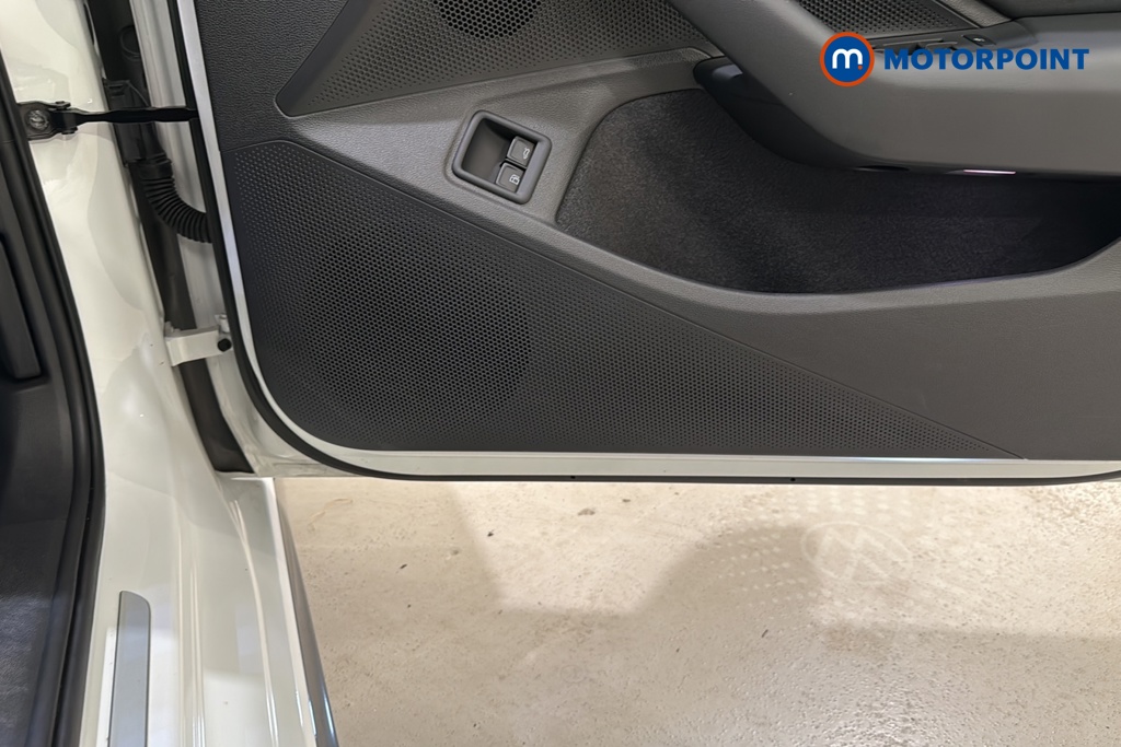 Volkswagen Passat R-Line Automatic Petrol Plug-In Hybrid Estate - Stock Number (1660241) - 21st supplementary image
