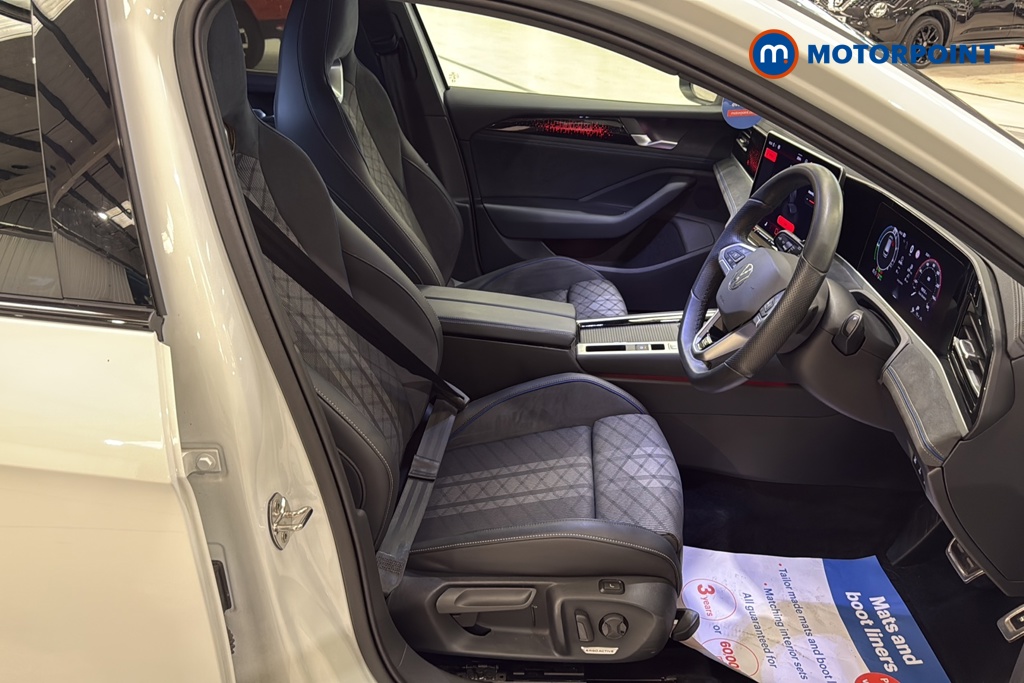 Volkswagen Passat R-Line Automatic Petrol Plug-In Hybrid Estate - Stock Number (1660241) - 22nd supplementary image