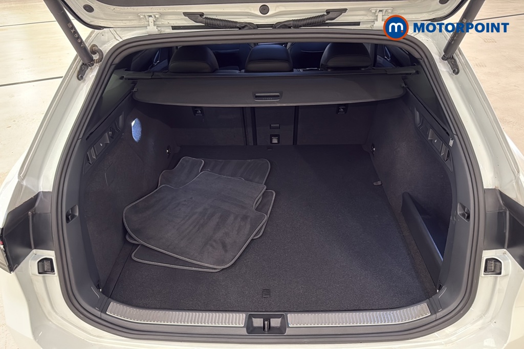 Volkswagen Passat R-Line Automatic Petrol Plug-In Hybrid Estate - Stock Number (1660241) - 30th supplementary image