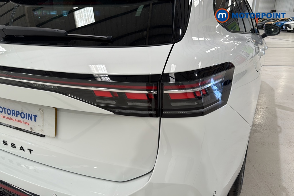 Volkswagen Passat R-Line Automatic Petrol Plug-In Hybrid Estate - Stock Number (1660241) - 36th supplementary image