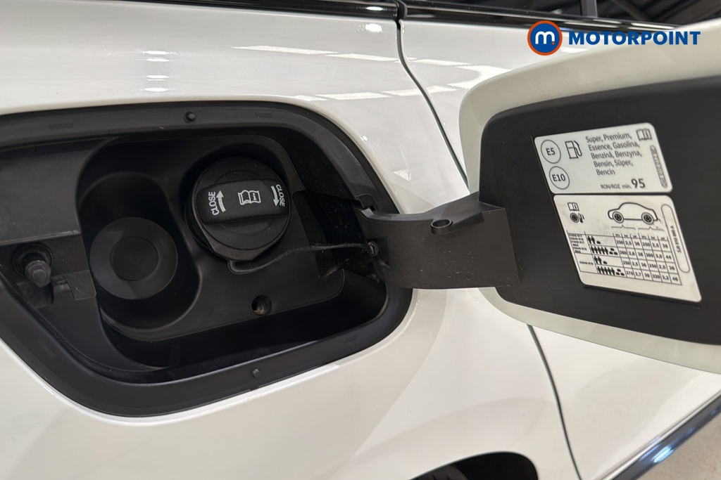 Volkswagen Passat R-Line Automatic Petrol Plug-In Hybrid Estate - Stock Number (1660241) - 41st supplementary image