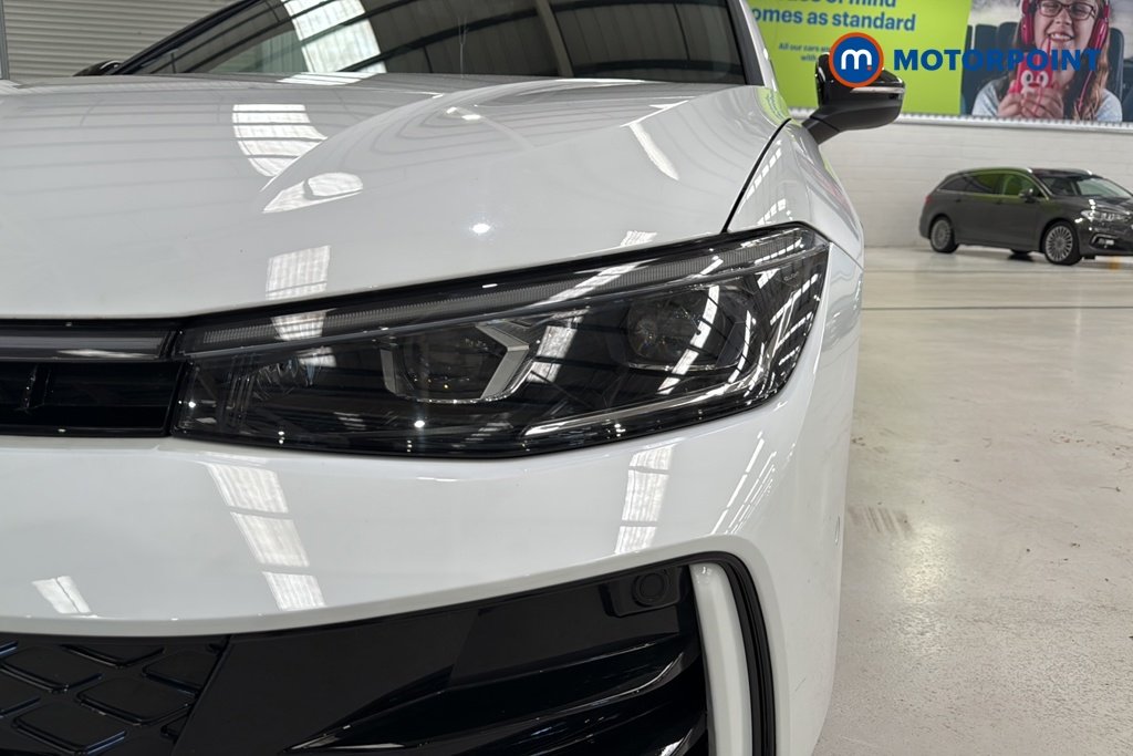 Volkswagen Passat R-Line Automatic Petrol Plug-In Hybrid Estate - Stock Number (1660241) - 42nd supplementary image