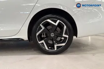 Volkswagen Passat R-Line Automatic Petrol Plug-In Hybrid Estate - Stock Number (1660241) - 45th supplementary image