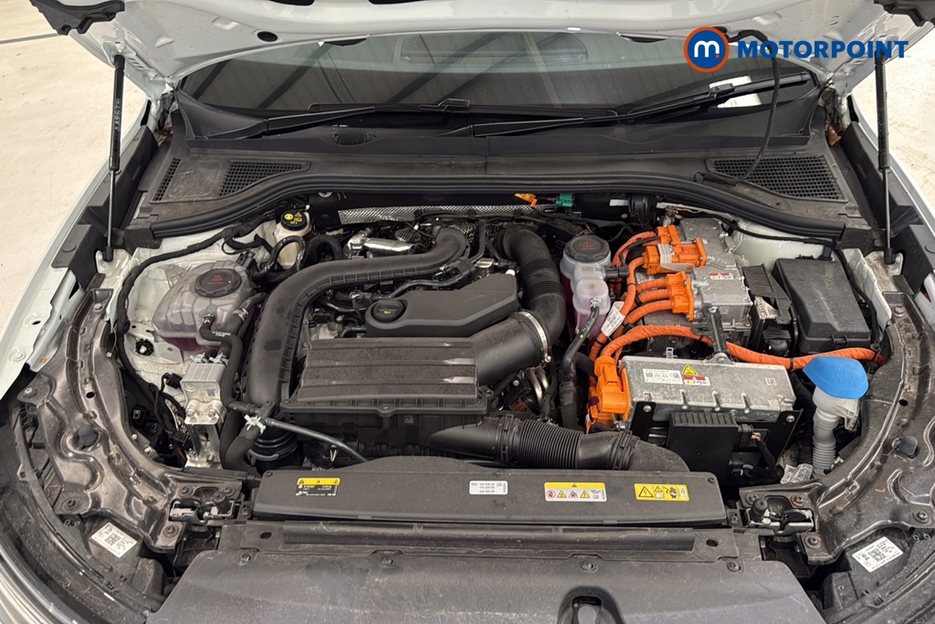 Volkswagen Passat R-Line Automatic Petrol Plug-In Hybrid Estate - Stock Number (1660241) - 48th supplementary image
