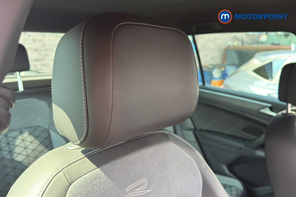 Volkswagen Tiguan R-Line Automatic Petrol SUV - Stock Number (1660803) - 23rd supplementary image