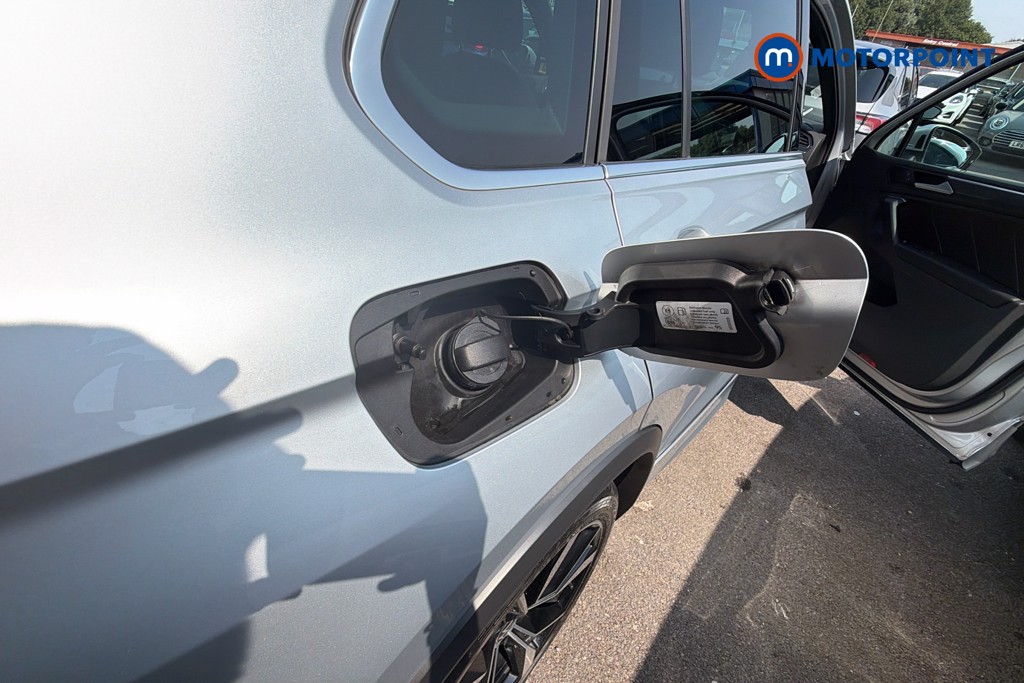 Volkswagen Tiguan R-Line Automatic Petrol SUV - Stock Number (1660803) - 41st supplementary image