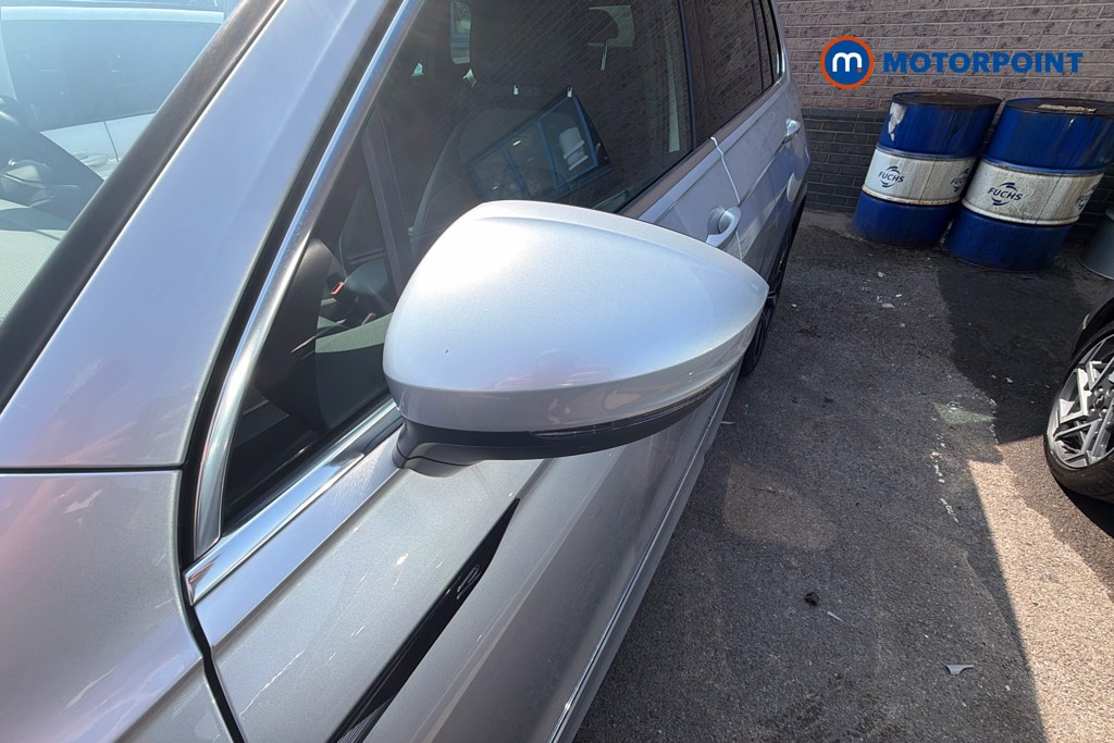 Volkswagen Tiguan R-Line Automatic Petrol SUV - Stock Number (1660803) - 43rd supplementary image