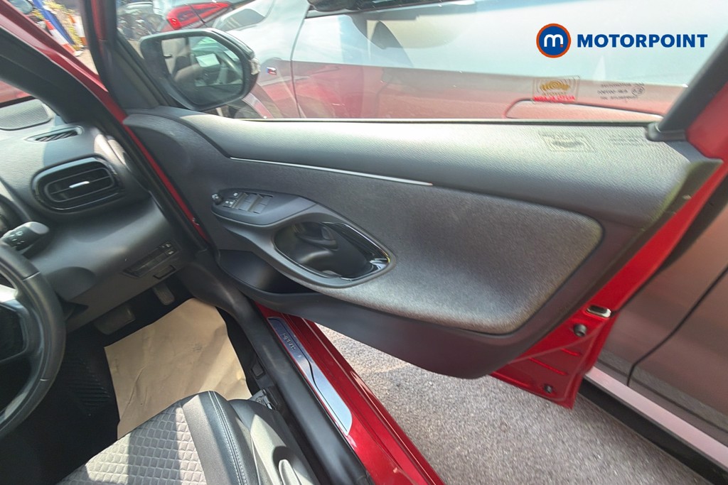 Toyota Yaris Dynamic Automatic Petrol-Electric Hybrid Hatchback - Stock Number (1661007) - 37th supplementary image