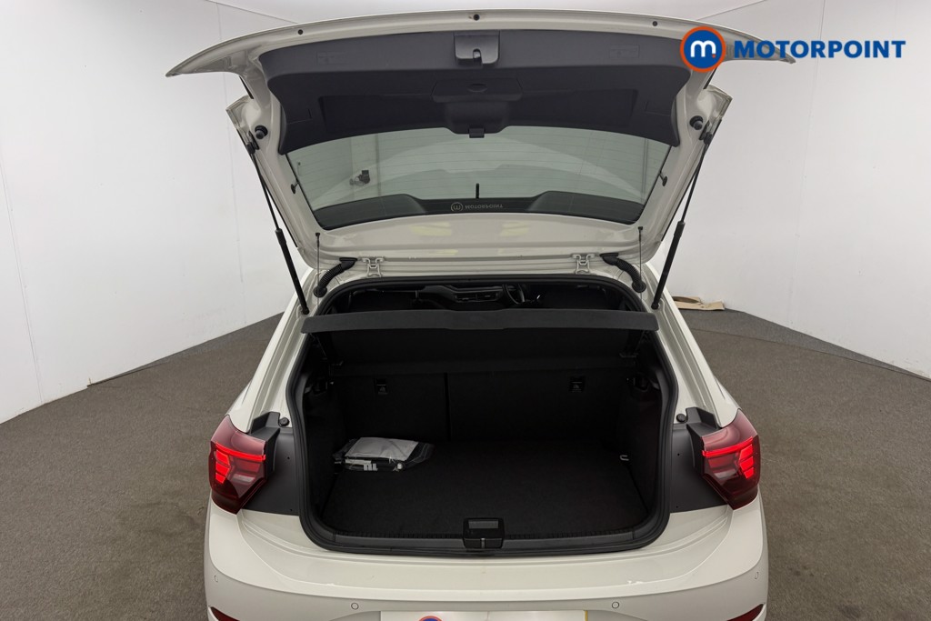 Volkswagen Polo R-Line Manual Petrol Hatchback - Stock Number (1661174) - 11th supplementary image