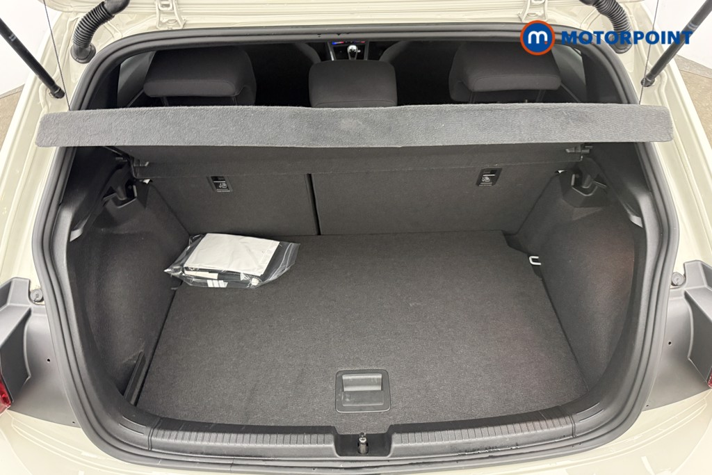 Volkswagen Polo R-Line Manual Petrol Hatchback - Stock Number (1661174) - 12th supplementary image