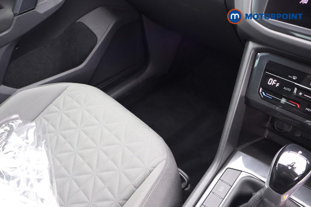 Volkswagen Tiguan Life Automatic Petrol SUV - Stock Number (1662454) - 12th supplementary image